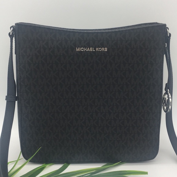 Michael Kors LG MESSENGER Crossbody Black - Picture 8 of 8